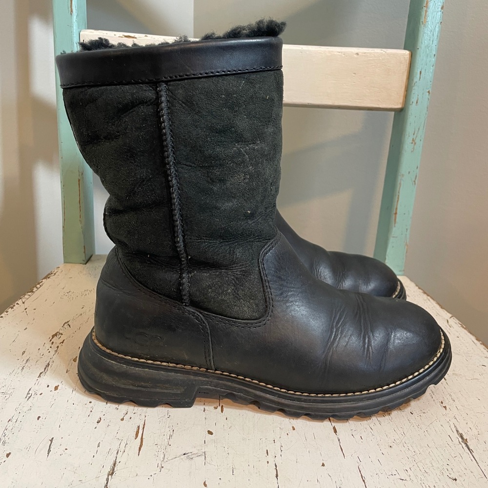UGG Black Leather Suede Shearling Lined Sheepskin Winter Boots 5381 Women 7